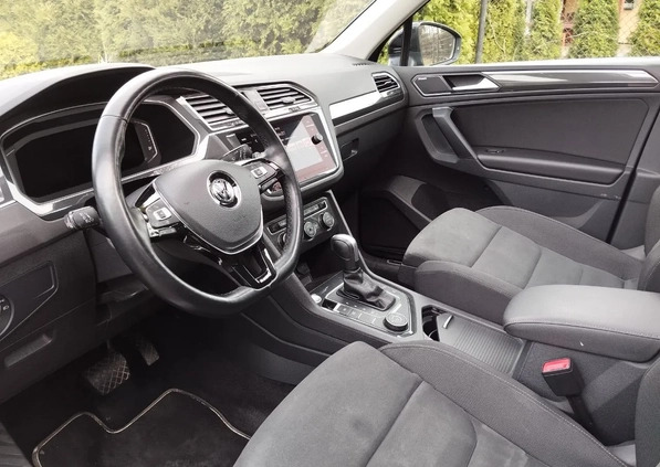 Volkswagen Tiguan cena 123899 przebieg: 138181, rok produkcji 2019 z Barcin małe 277